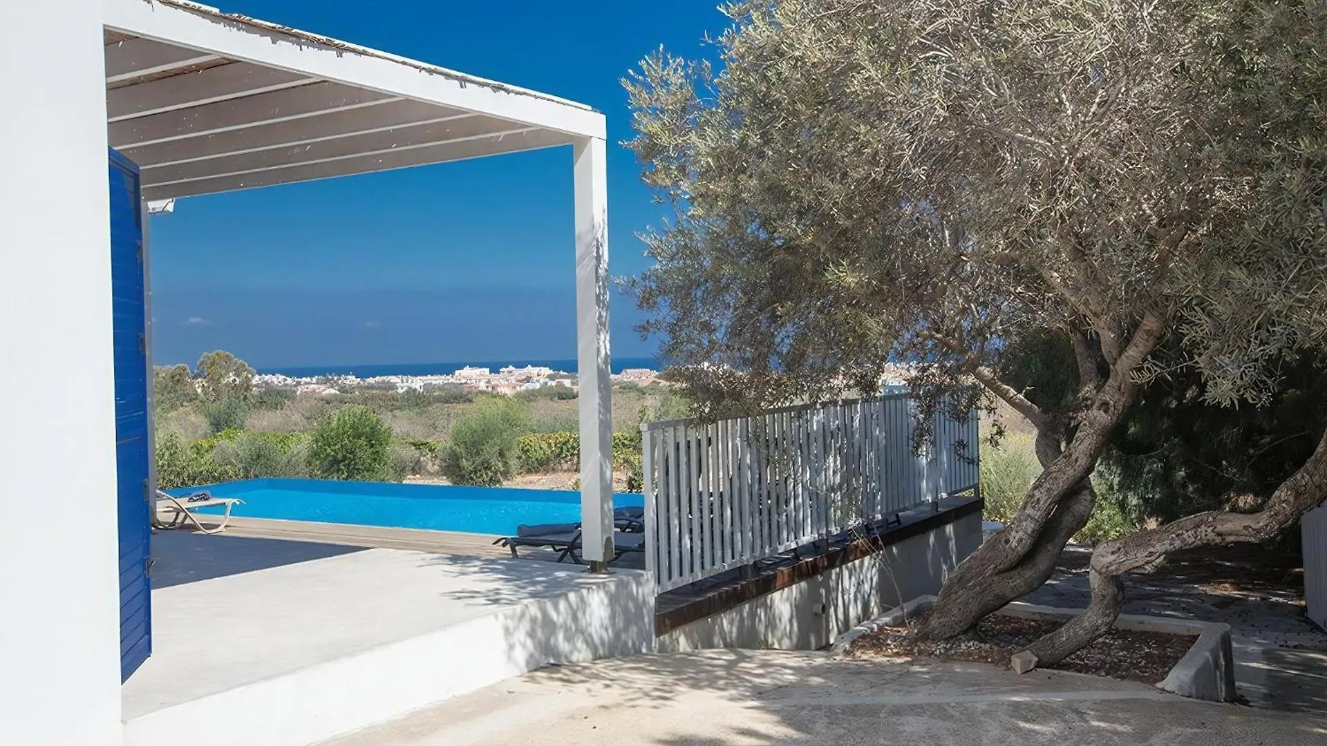 Villa Ioanni Helios - Stunning 4 Bedroom Protaras Villa - Few Minutes Drive To Fig Tree Bay