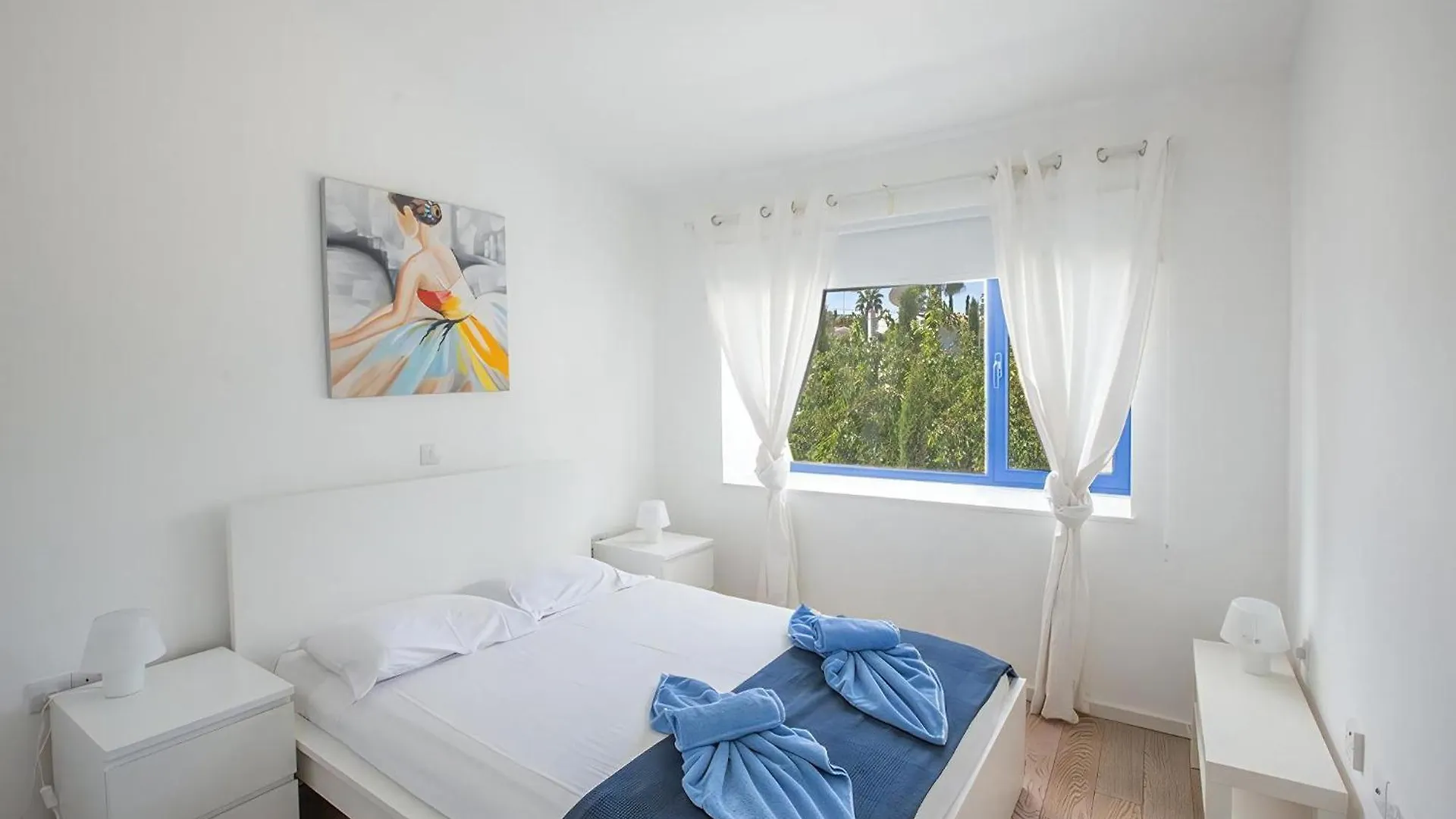 Villa Ioanni Helios - Stunning 4 Bedroom Protaras Villa - Few Minutes Drive To Fig Tree Bay Cypern